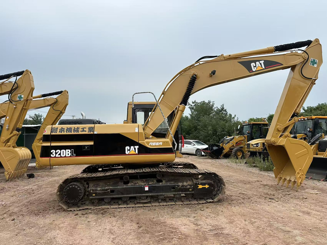 CATERPILLAR 320BL - Ekskavator me zinxhirë: foto 2 CATERPILLAR 320BL - Ekskavator me zinxhirë: foto 2