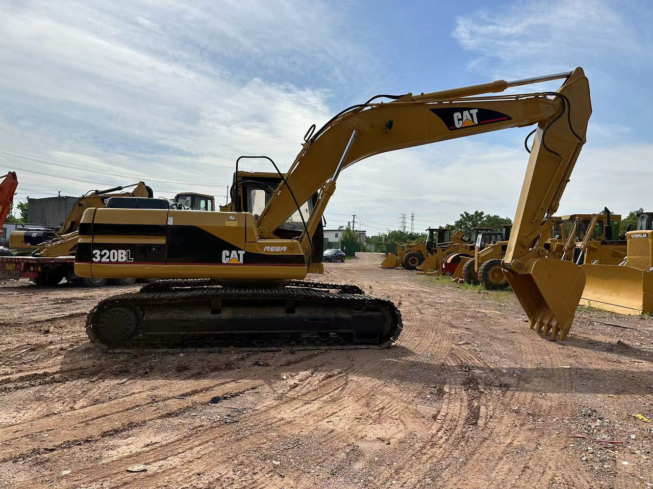 CATERPILLAR 320BL - Ekskavator me zinxhirë: foto 3 CATERPILLAR 320BL - Ekskavator me zinxhirë: foto 3