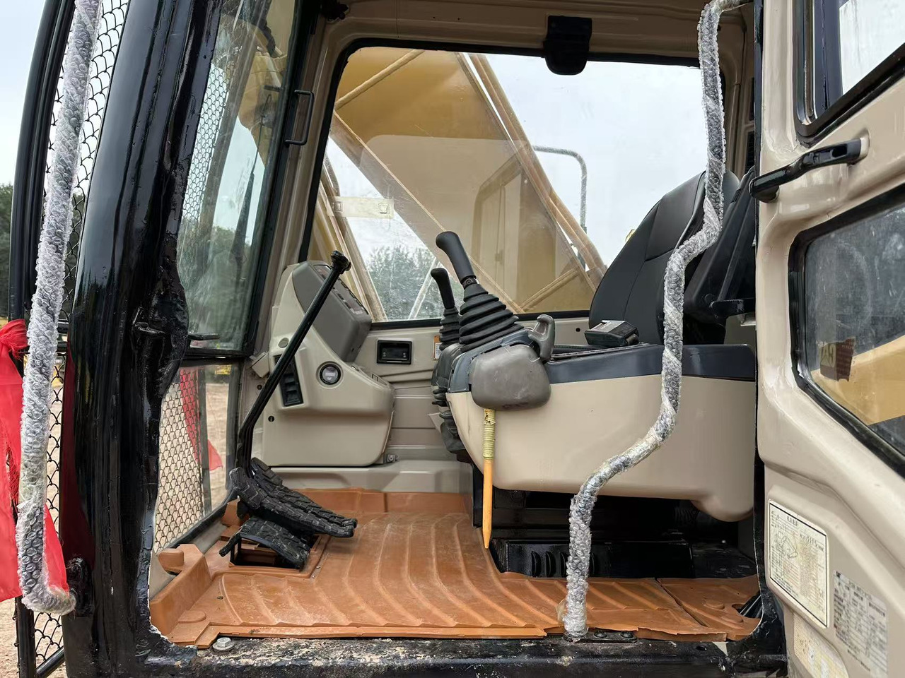 CATERPILLAR 320BL - Ekskavator me zinxhirë: foto 5 CATERPILLAR 320BL - Ekskavator me zinxhirë: foto 5