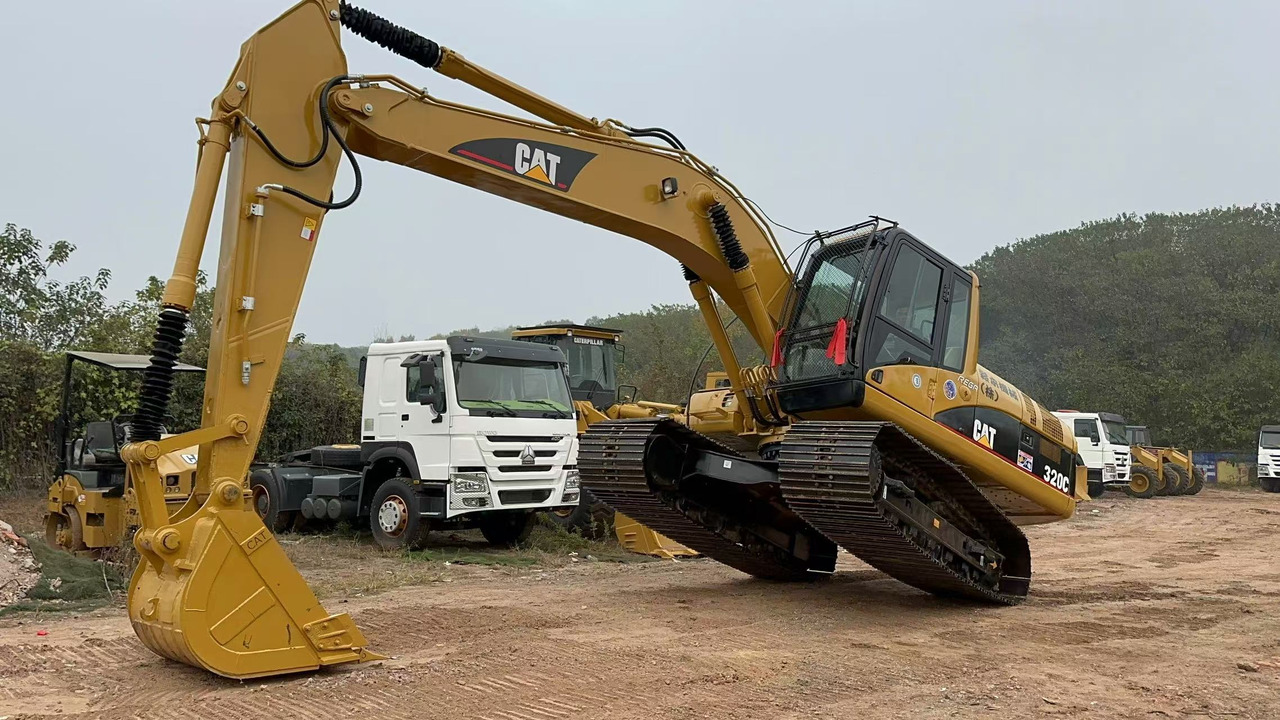 CATERPILLAR 320CL - Ekskavator me zinxhirë: foto 1 CATERPILLAR 320CL - Ekskavator me zinxhirë: foto 1