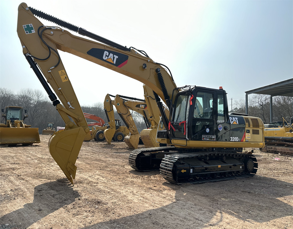 CATERPILLAR 320D2L - Ekskavator me zinxhirë: foto 4 CATERPILLAR 320D2L - Ekskavator me zinxhirë: foto 4