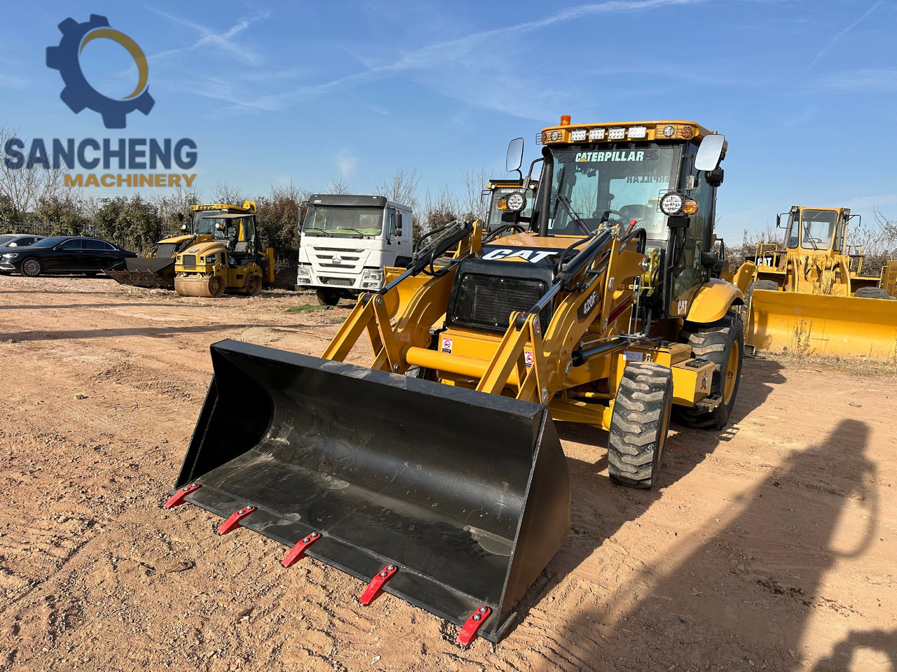 CATERPILLAR 420F2 - Fadromë me shkarkim nga prapa: foto 5 CATERPILLAR 420F2 - Fadromë me shkarkim nga prapa: foto 5