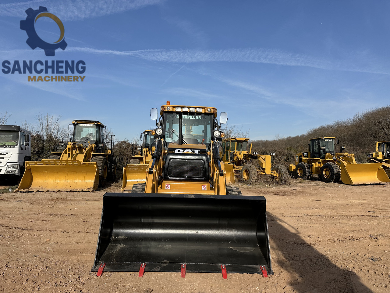 CATERPILLAR 420F2 - Fadromë me shkarkim nga prapa: foto 5 CATERPILLAR 420F2 - Fadromë me shkarkim nga prapa: foto 5