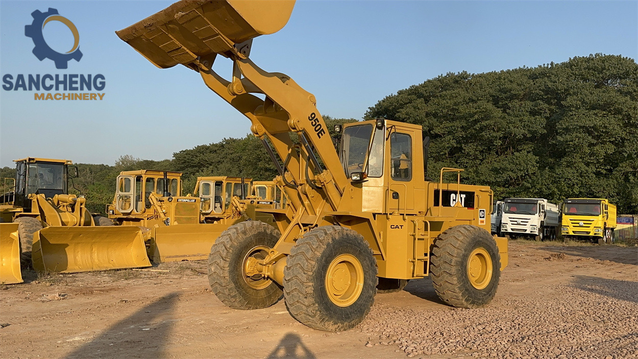 CATERPILLAR 950E - Fadrom me goma: foto 2 CATERPILLAR 950E - Fadrom me goma: foto 2