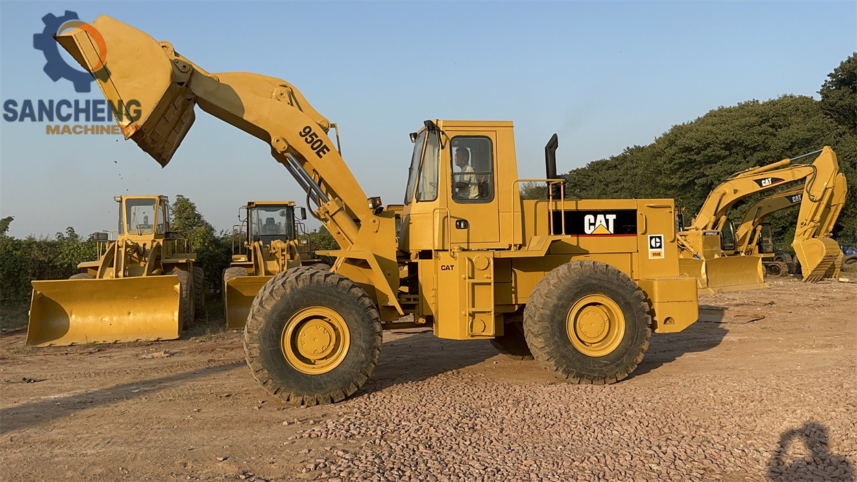 CATERPILLAR 950E - Fadrom me goma: foto 1 CATERPILLAR 950E - Fadrom me goma: foto 1
