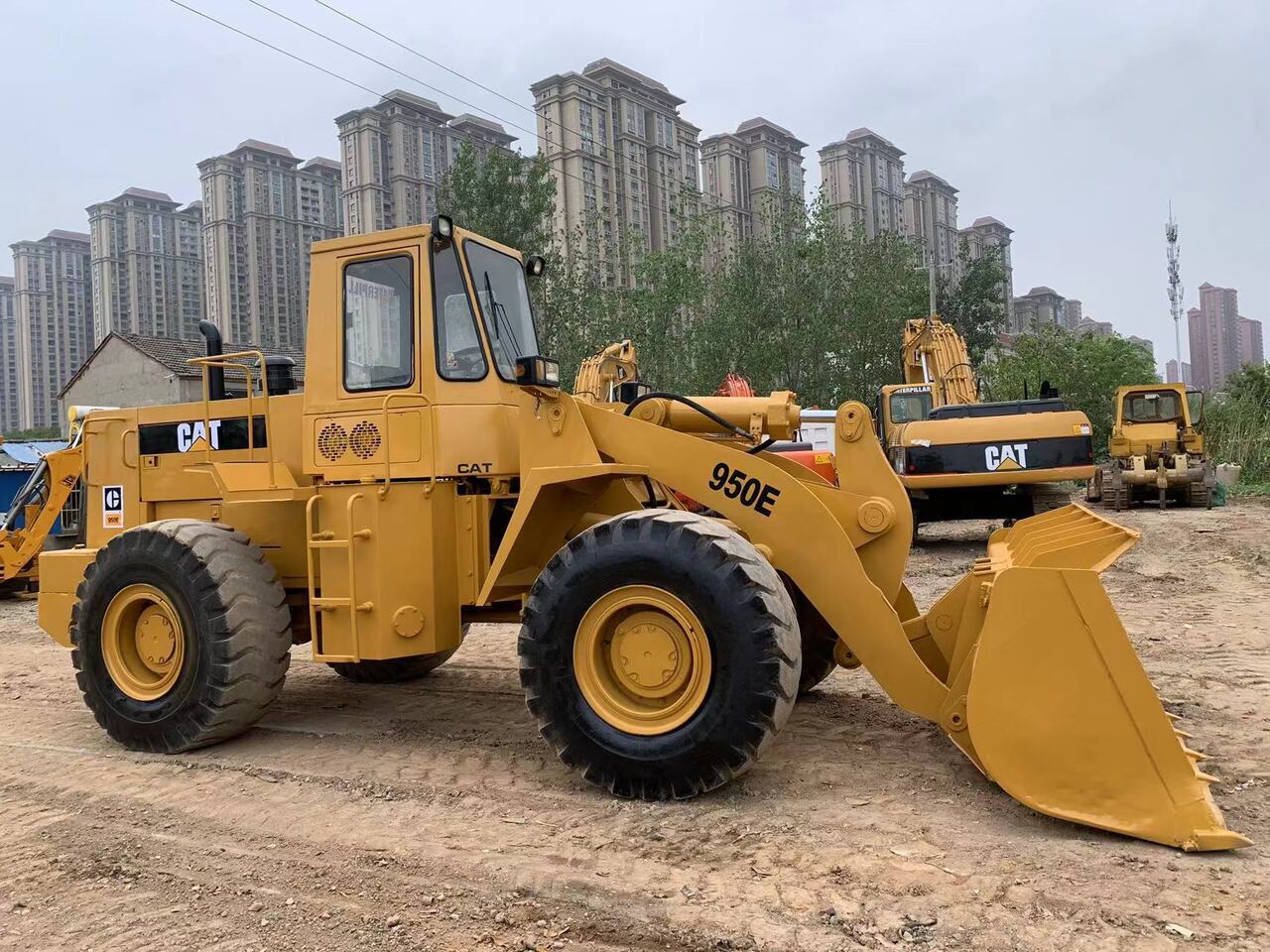 CATERPILLAR 950E - Fadrom me goma: foto 1 CATERPILLAR 950E - Fadrom me goma: foto 1