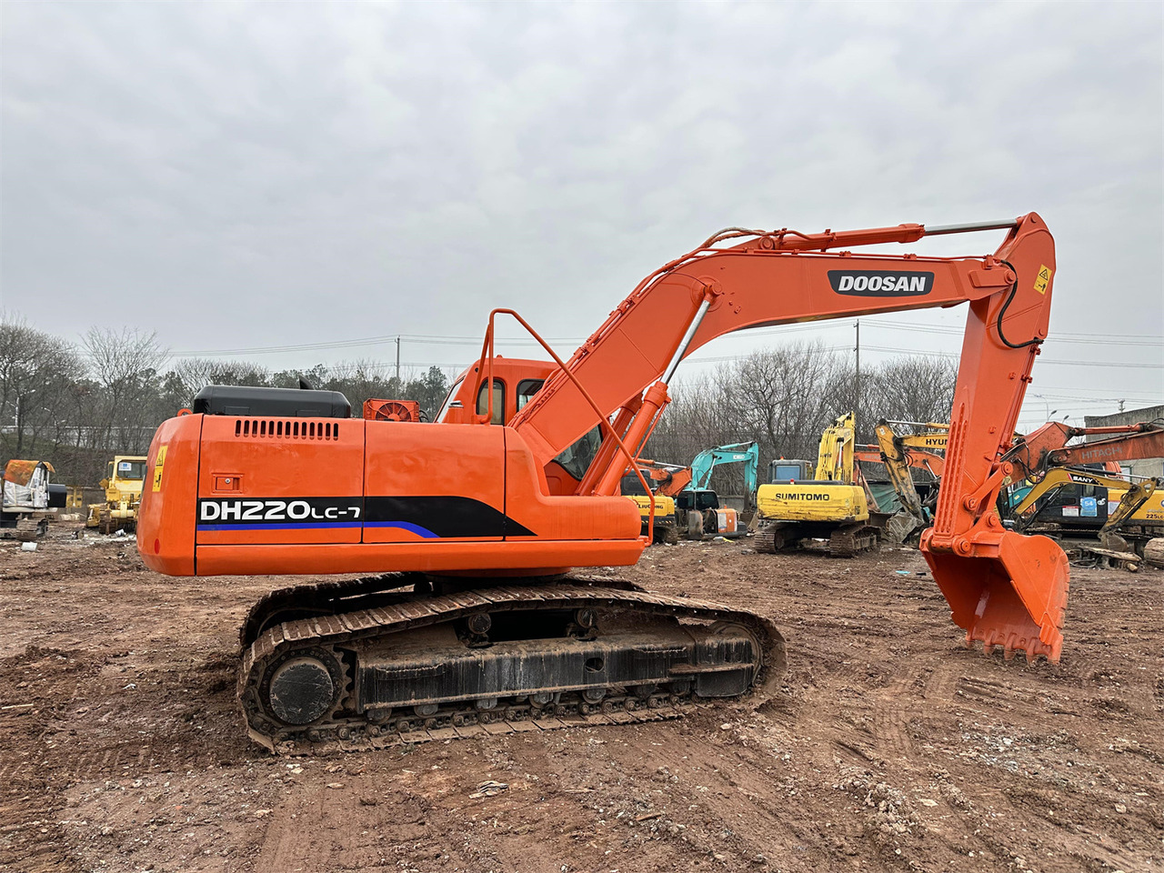 DOOSAN DH220 - Ekskavator me zinxhirë: foto 1 DOOSAN DH220 - Ekskavator me zinxhirë: foto 1