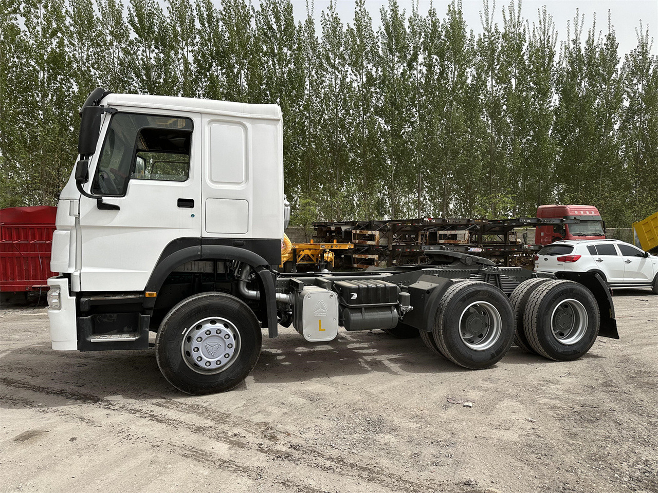 SINOTRUK Howo 371 Truck Head - Gjysmë-kamion: foto 5 SINOTRUK Howo 371 Truck Head - Gjysmë-kamion: foto 5