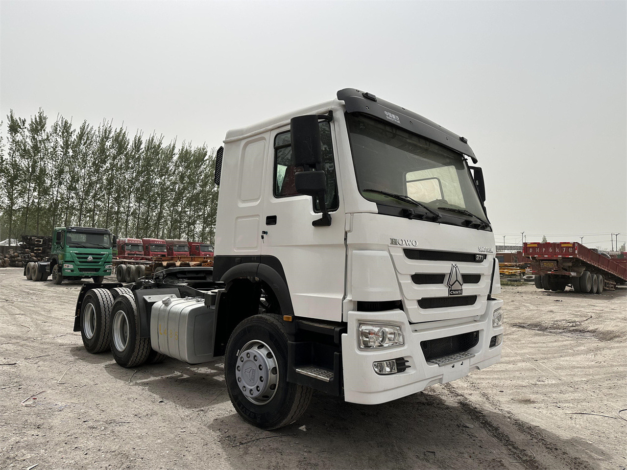 SINOTRUK Howo 371 Truck Head - Gjysmë-kamion: foto 2 SINOTRUK Howo 371 Truck Head - Gjysmë-kamion: foto 2