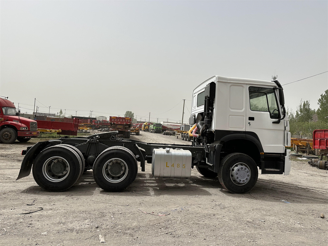 SINOTRUK Howo 371 Truck Head - Gjysmë-kamion: foto 4 SINOTRUK Howo 371 Truck Head - Gjysmë-kamion: foto 4
