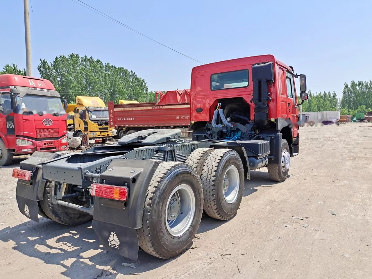SINOTRUK Howo tractor unit 420 - Gjysmë-kamion: foto 3 SINOTRUK Howo tractor unit 420 - Gjysmë-kamion: foto 3