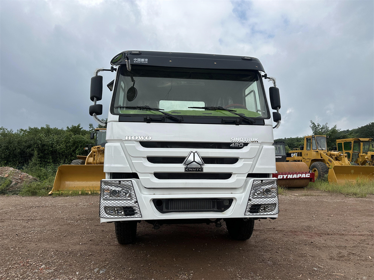 SINOTRUK Howo tractor unit 420hp - Gjysmë-kamion: foto 2 SINOTRUK Howo tractor unit 420hp - Gjysmë-kamion: foto 2