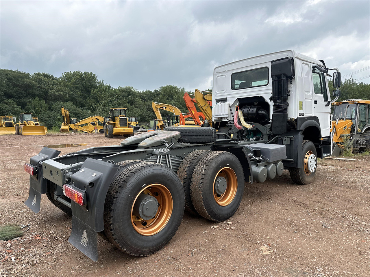 SINOTRUK Howo tractor unit 420hp - Gjysmë-kamion: foto 4 SINOTRUK Howo tractor unit 420hp - Gjysmë-kamion: foto 4