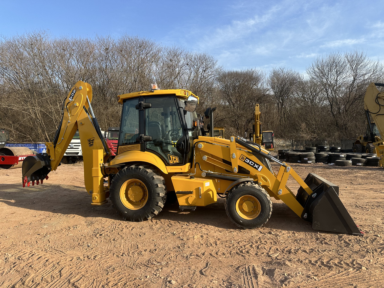 JCB 3CX - Fadromë me shkarkim nga prapa: foto 5 JCB 3CX - Fadromë me shkarkim nga prapa: foto 5
