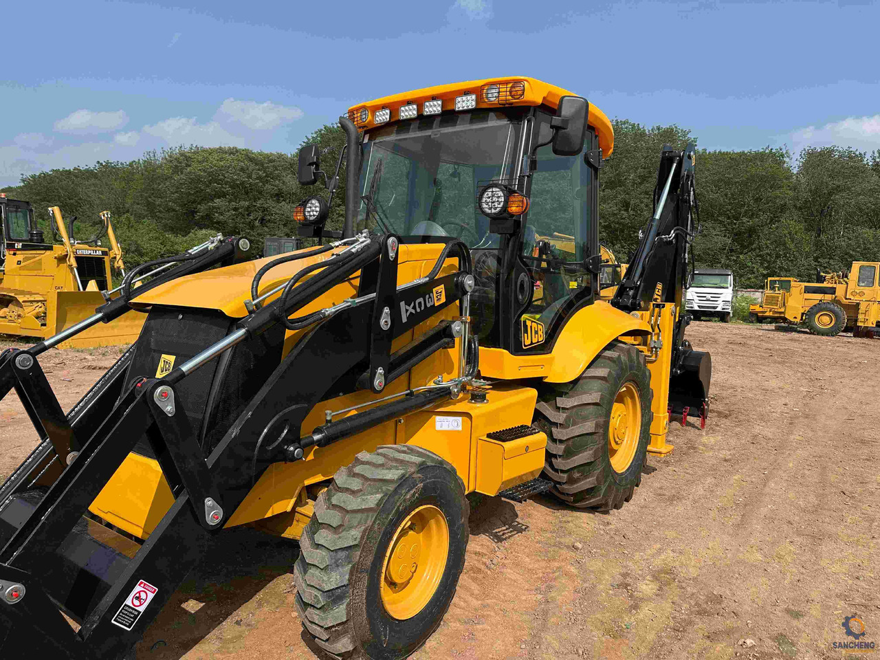 JCB 3CX - Fadromë me shkarkim nga prapa: foto 4 JCB 3CX - Fadromë me shkarkim nga prapa: foto 4