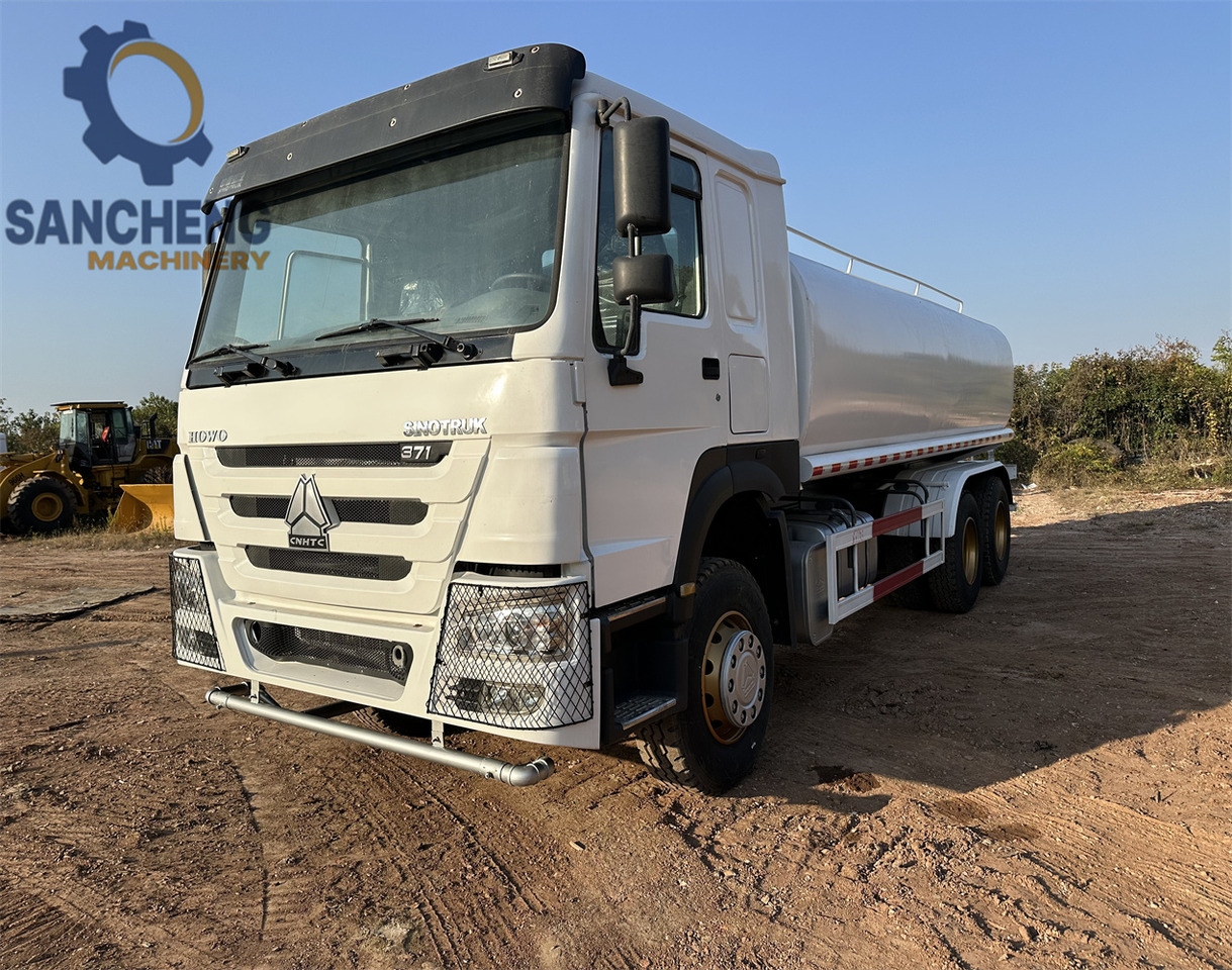 SINOTRUK HOWO 370HP 6x4 Water Tank Truck - Autobot: foto 1 SINOTRUK HOWO 370HP 6x4 Water Tank Truck - Autobot: foto 1