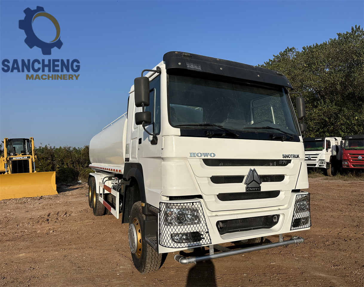 SINOTRUK HOWO 371 6x4 Water Tanker Truck - Autobot: foto 3 SINOTRUK HOWO 371 6x4 Water Tanker Truck - Autobot: foto 3