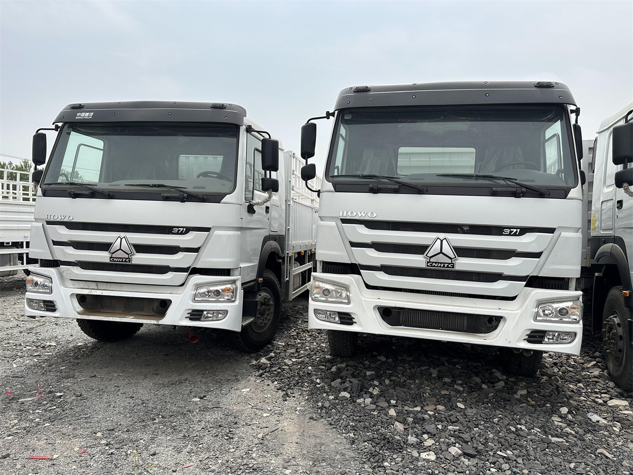 SINOTRUK HOWO 371 Cargo truck - Kamion bagëtish: foto 2 SINOTRUK HOWO 371 Cargo truck - Kamion bagëtish: foto 2