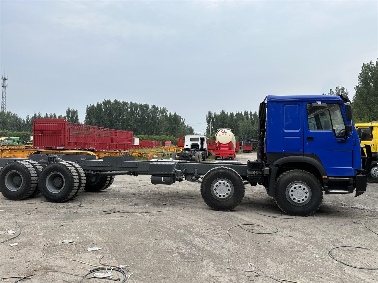 SINOTRUK HOWO 371 Chassis truck - Kamion kabinë-shasi: foto 4 SINOTRUK HOWO 371 Chassis truck - Kamion kabinë-shasi: foto 4