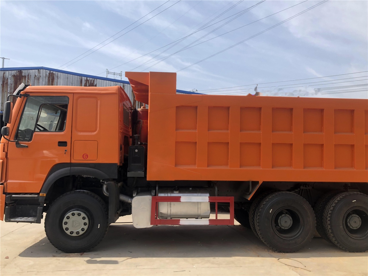 SINOTRUK HOWO 371 Dump truck - Kamion vetëshkarkues: foto 4 SINOTRUK HOWO 371 Dump truck - Kamion vetëshkarkues: foto 4