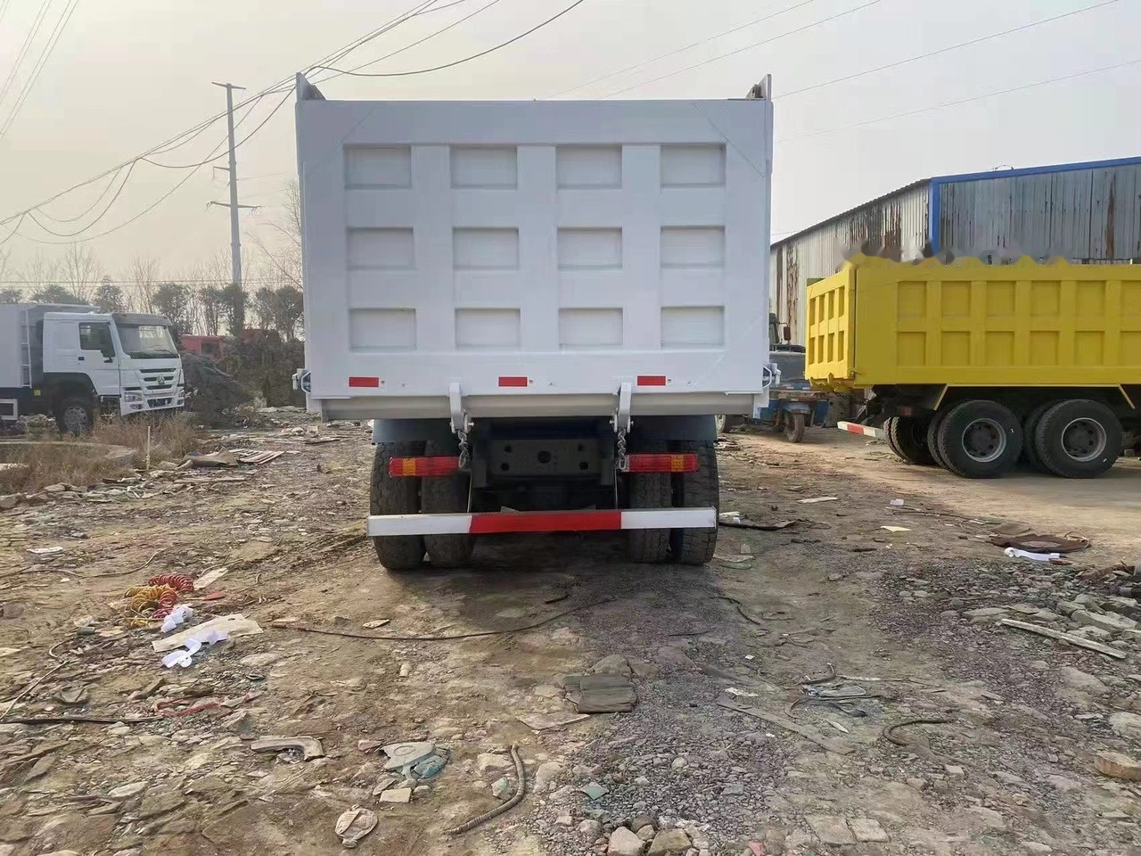 SINOTRUK HOWO 371 Tipper truck - Kamion vetëshkarkues: foto 3 SINOTRUK HOWO 371 Tipper truck - Kamion vetëshkarkues: foto 3