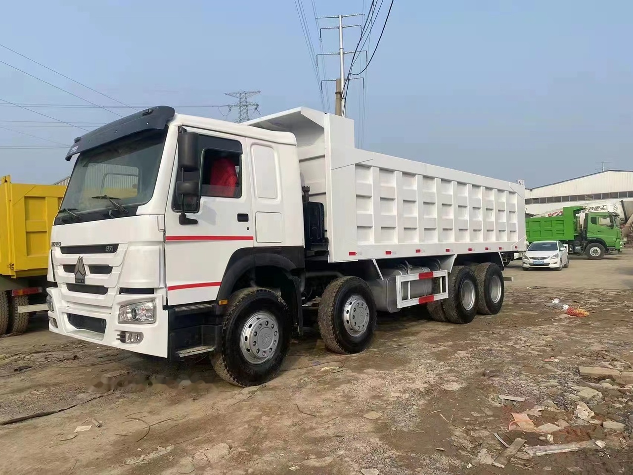 SINOTRUK HOWO 371 Tipper truck - Kamion vetëshkarkues: foto 4 SINOTRUK HOWO 371 Tipper truck - Kamion vetëshkarkues: foto 4