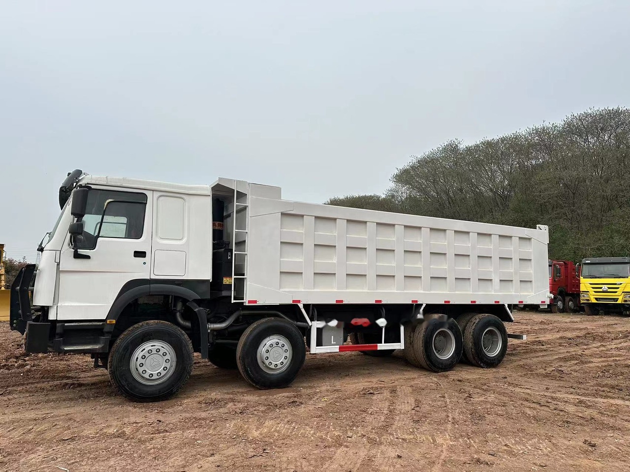 SINOTRUK HOWO 371 with Bumper - Kamion vetëshkarkues: foto 5 SINOTRUK HOWO 371 with Bumper - Kamion vetëshkarkues: foto 5