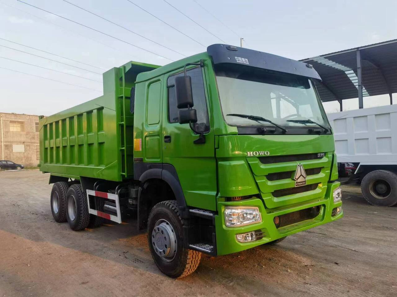 SINOTRUK HOWO 375 - Kamion vetëshkarkues: foto 1 SINOTRUK HOWO 375 - Kamion vetëshkarkues: foto 1