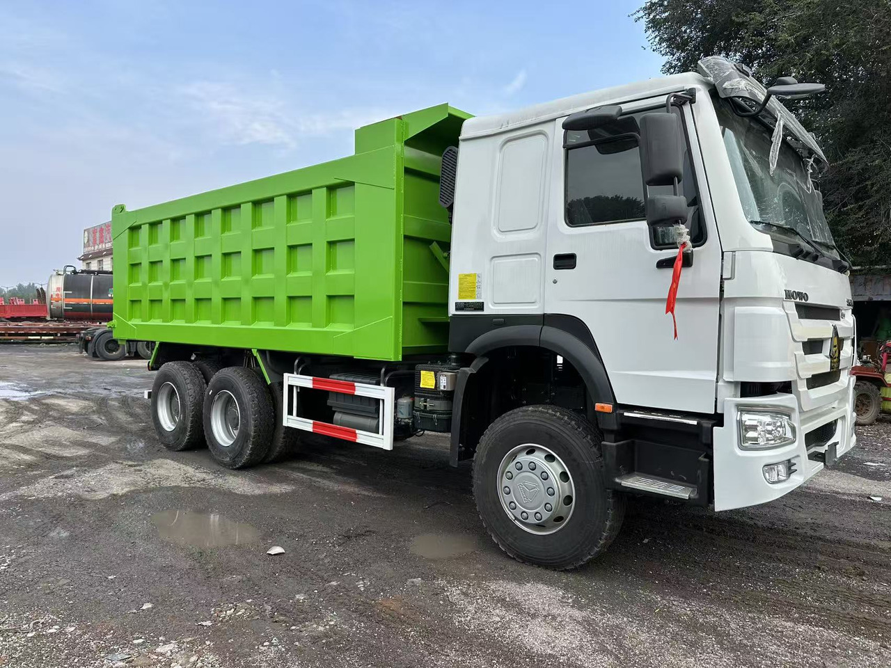 SINOTRUK HOWO 400HP 6X4 Tipper Truck - Kamion vetëshkarkues: foto 3 SINOTRUK HOWO 400HP 6X4 Tipper Truck - Kamion vetëshkarkues: foto 3