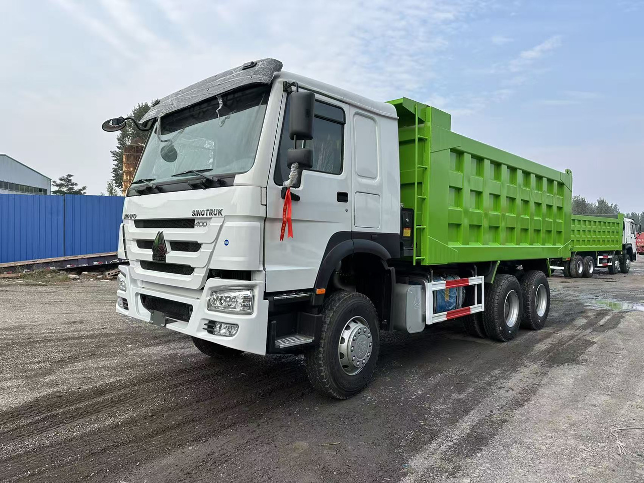 SINOTRUK HOWO 400HP 6X4 Tipper Truck - Kamion vetëshkarkues: foto 1 SINOTRUK HOWO 400HP 6X4 Tipper Truck - Kamion vetëshkarkues: foto 1