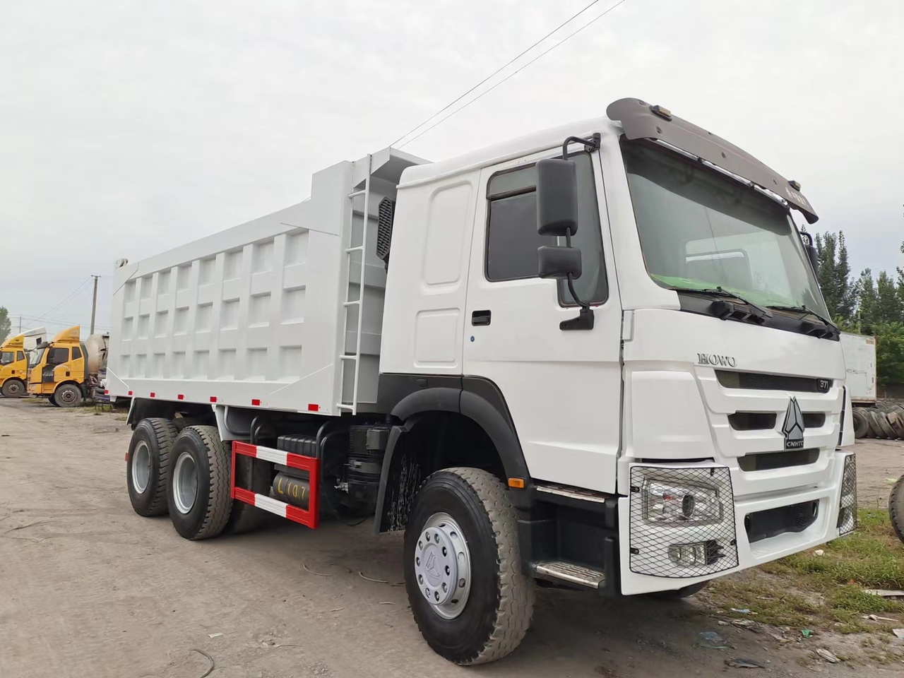SINOTRUK HOWO Dump truck 371 6x4 - Kamion vetëshkarkues: foto 1 SINOTRUK HOWO Dump truck 371 6x4 - Kamion vetëshkarkues: foto 1