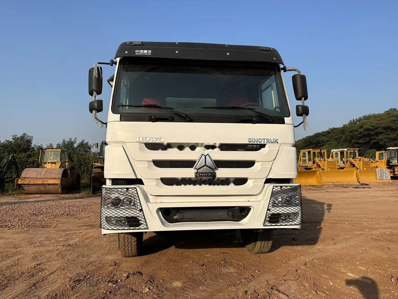 SINOTRUK HOWO HOWO 371 6x4 - Kamion vetëshkarkues: foto 3 SINOTRUK HOWO HOWO 371 6x4 - Kamion vetëshkarkues: foto 3