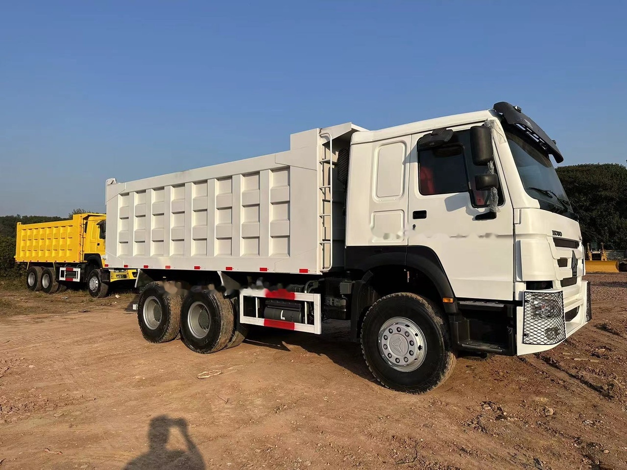 SINOTRUK HOWO HOWO 371 6x4 - Kamion vetëshkarkues: foto 5 SINOTRUK HOWO HOWO 371 6x4 - Kamion vetëshkarkues: foto 5