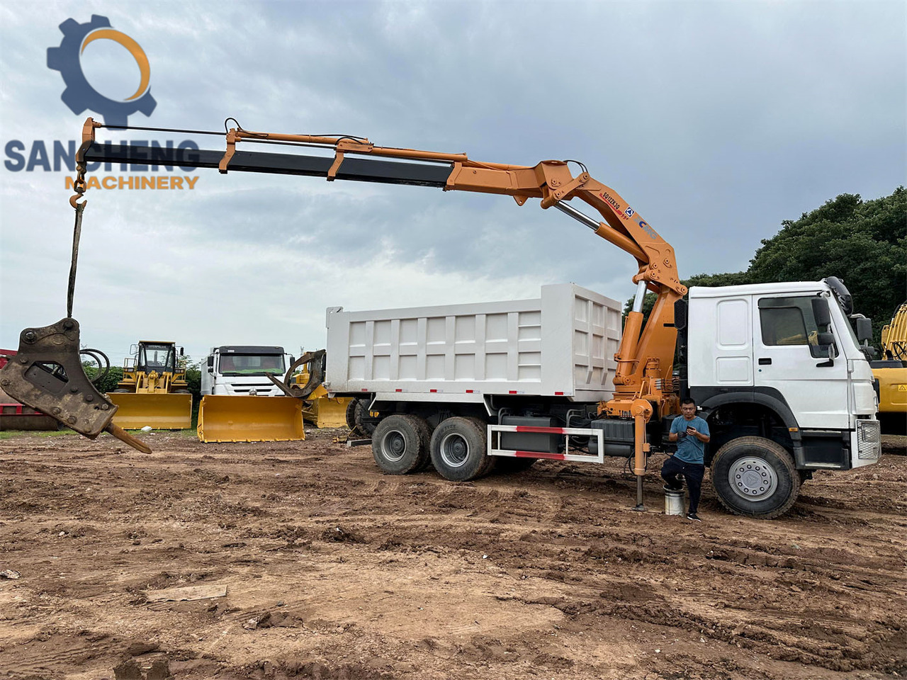 SINOTRUK Howo 371 6x4 crane truck - Kamion me vinç: foto 5 SINOTRUK Howo 371 6x4 crane truck - Kamion me vinç: foto 5