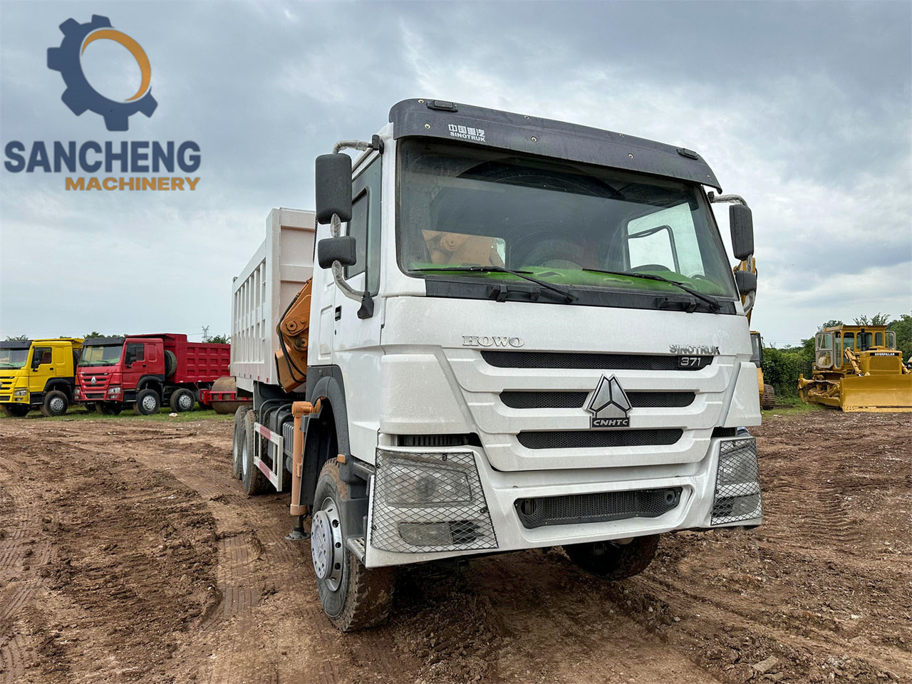 SINOTRUK Howo 371hp 6x4 crane truck - Kamion me vinç: foto 5 SINOTRUK Howo 371hp 6x4 crane truck - Kamion me vinç: foto 5