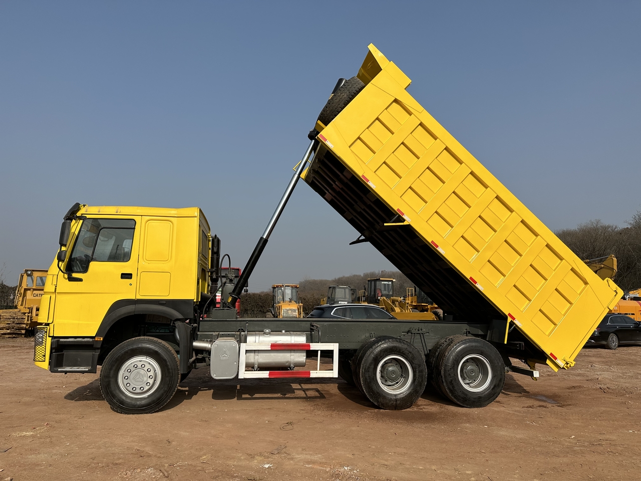 SINOTRUK Howo Dump truck 371 - Kamion vetëshkarkues: foto 5 SINOTRUK Howo Dump truck 371 - Kamion vetëshkarkues: foto 5