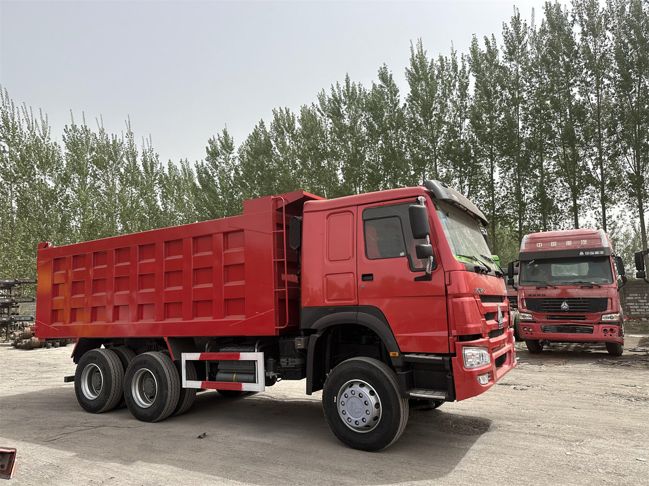 SINOTRUK Howo Dump truck 371 - Kamion vetëshkarkues: foto 1 SINOTRUK Howo Dump truck 371 - Kamion vetëshkarkues: foto 1
