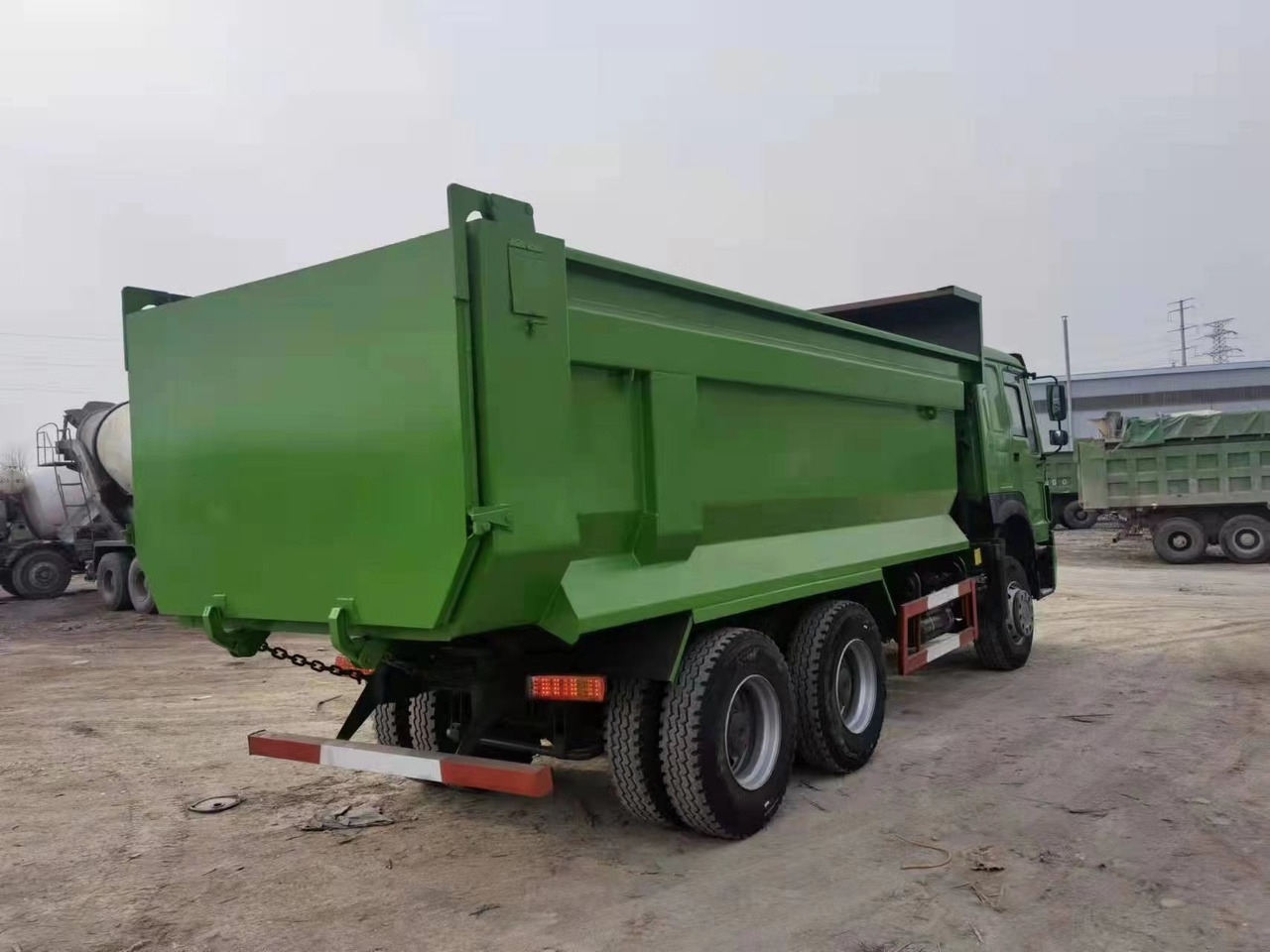 SINOTRUK Howo Dump truck 371 - Kamion vetëshkarkues: foto 5 SINOTRUK Howo Dump truck 371 - Kamion vetëshkarkues: foto 5