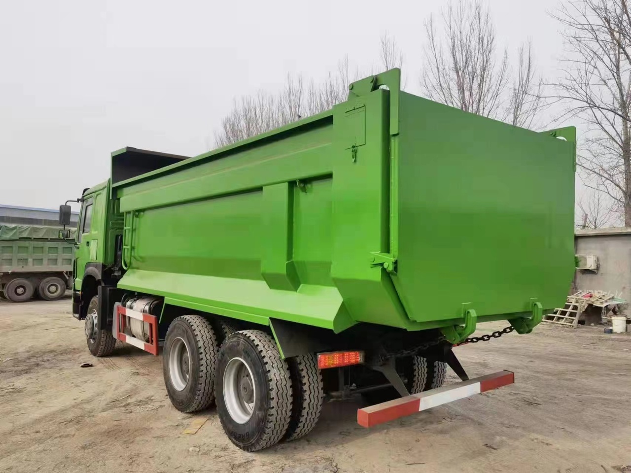 SINOTRUK Howo Dump truck 371 - Kamion vetëshkarkues: foto 4 SINOTRUK Howo Dump truck 371 - Kamion vetëshkarkues: foto 4