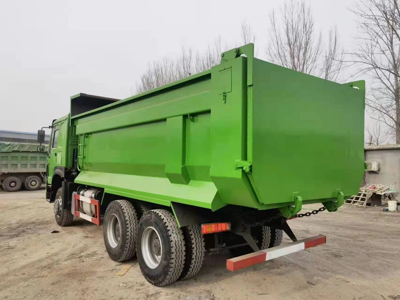 SINOTRUK Howo Dump truck 371 - Kamion vetëshkarkues: foto 4 SINOTRUK Howo Dump truck 371 - Kamion vetëshkarkues: foto 4