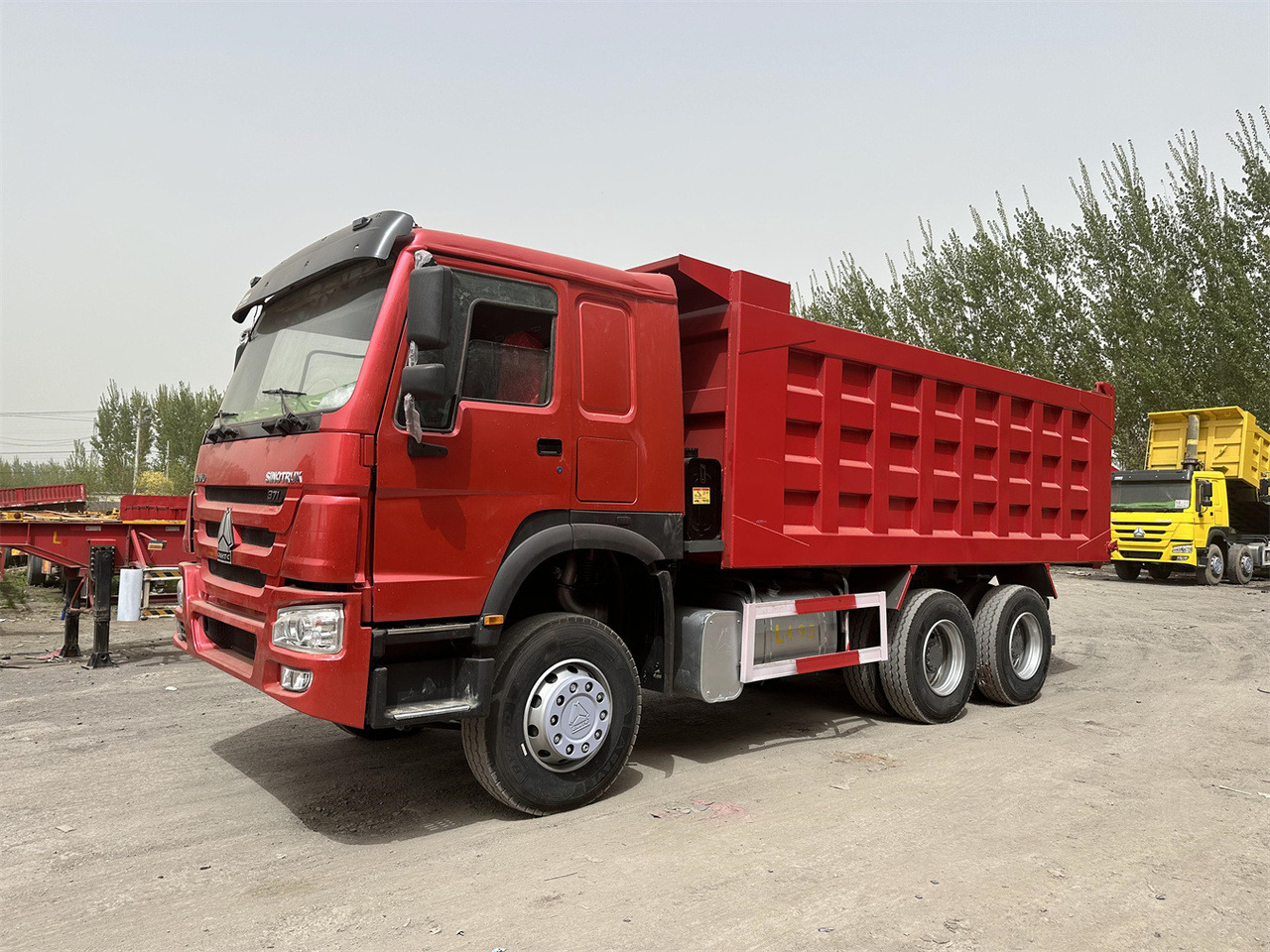SINOTRUK Howo Dump truck 371 - Kamion vetëshkarkues: foto 3 SINOTRUK Howo Dump truck 371 - Kamion vetëshkarkues: foto 3