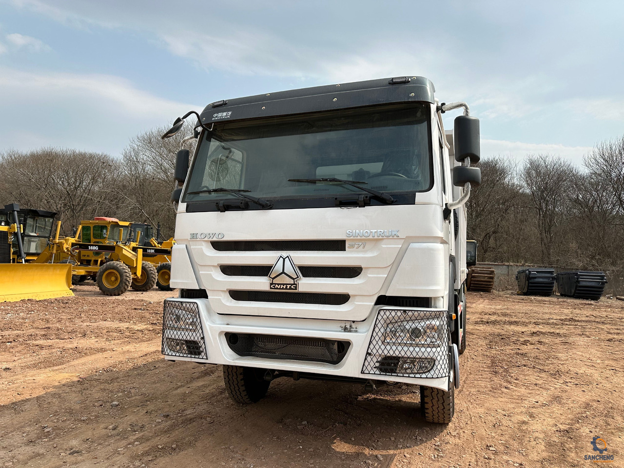 SINOTRUK Howo Dump truck 371 - Kamion vetëshkarkues: foto 5 SINOTRUK Howo Dump truck 371 - Kamion vetëshkarkues: foto 5