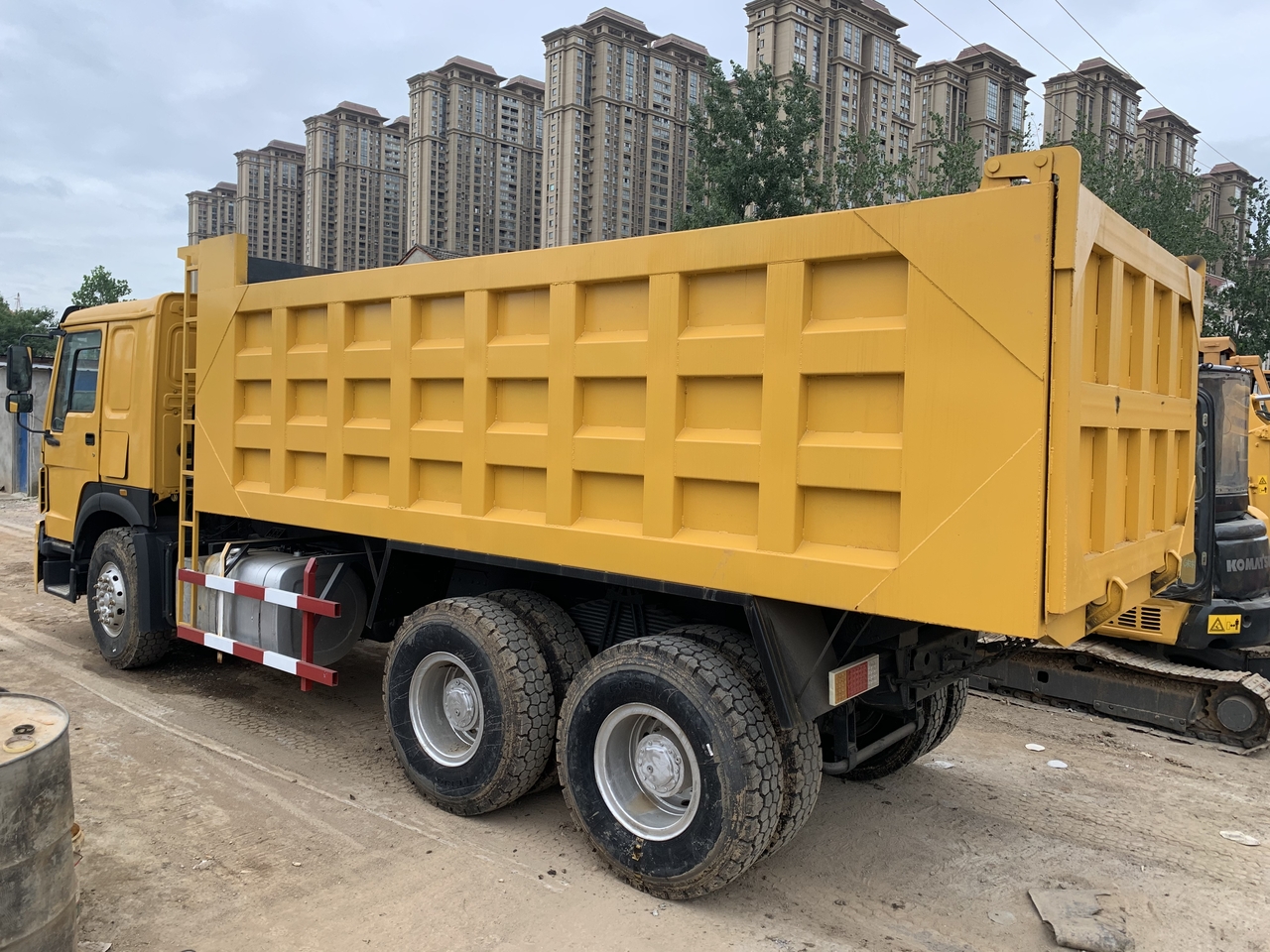 SINOTRUK Howo Dump truck 371 - Kamion vetëshkarkues: foto 4 SINOTRUK Howo Dump truck 371 - Kamion vetëshkarkues: foto 4