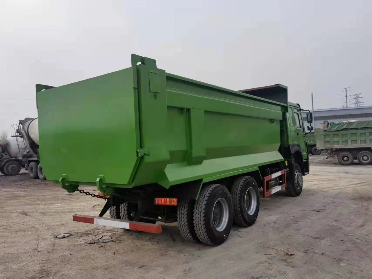 SINOTRUK Howo Dump truck 371 - Kamion vetëshkarkues: foto 5 SINOTRUK Howo Dump truck 371 - Kamion vetëshkarkues: foto 5