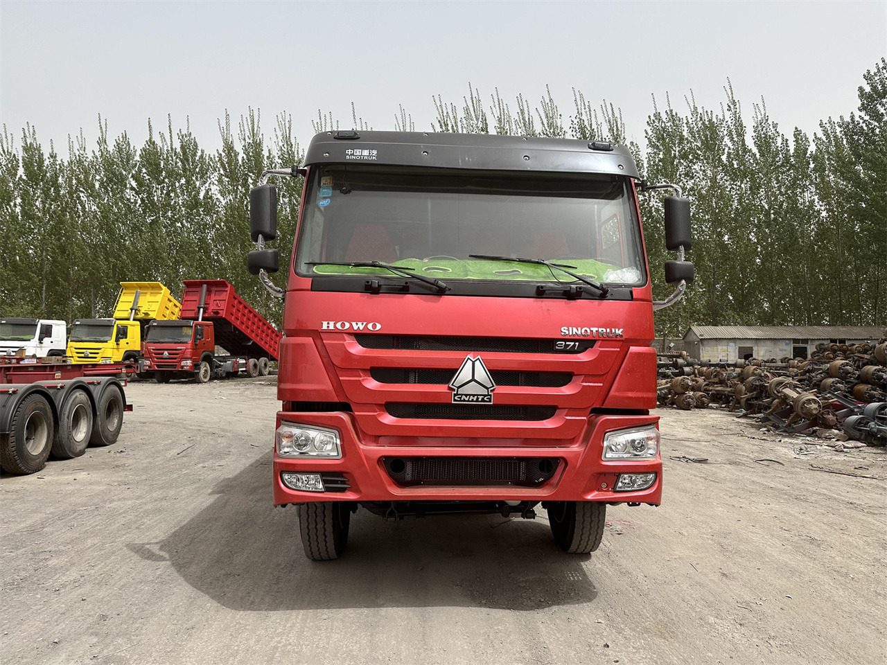 SINOTRUK Howo Dump truck 371 - Kamion vetëshkarkues: foto 1 SINOTRUK Howo Dump truck 371 - Kamion vetëshkarkues: foto 1
