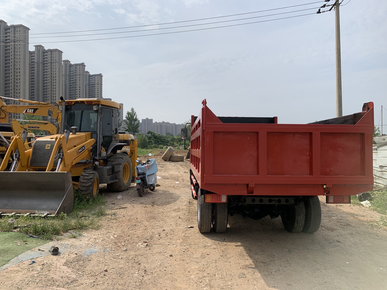SINOTRUK Howo Dump truck 4x2 - Kamion vetëshkarkues: foto 5 SINOTRUK Howo Dump truck 4x2 - Kamion vetëshkarkues: foto 5