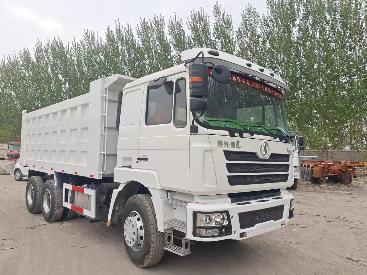 Shacman F3000 Dump Truck - Kamion vetëshkarkues: foto 2 Shacman F3000 Dump Truck - Kamion vetëshkarkues: foto 2