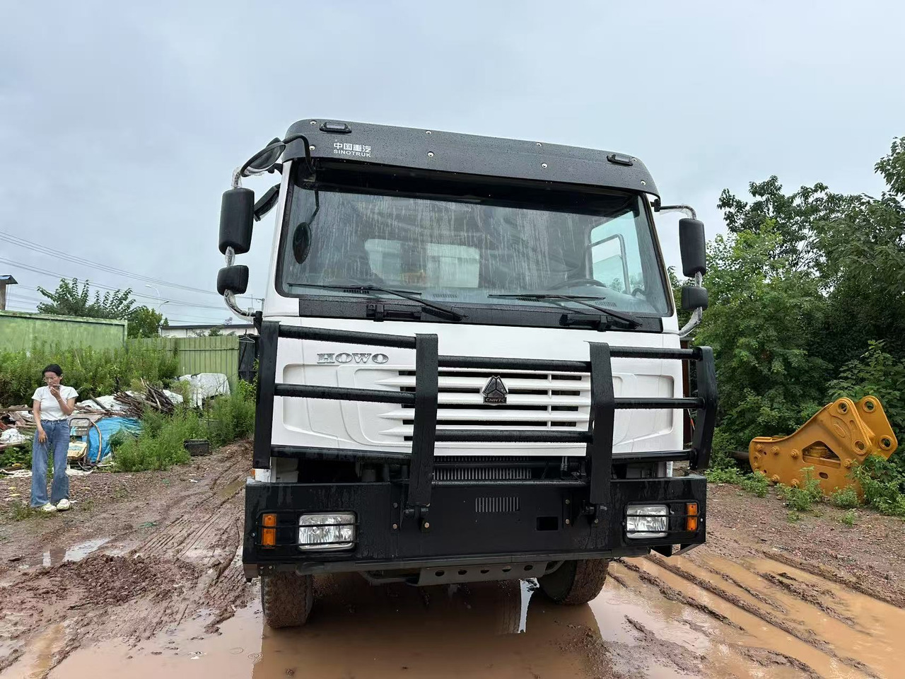 Sinotruk HOWO 371hp 8x4 - Kamion vetëshkarkues: foto 2 Sinotruk HOWO 371hp 8x4 - Kamion vetëshkarkues: foto 2