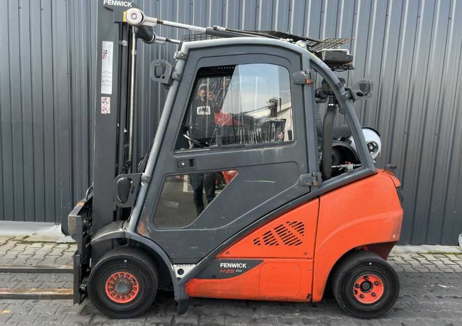 Linde H25T-02 - Pirun më gaz: foto 2 Linde H25T-02 - Pirun më gaz: foto 2