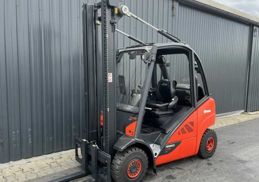 Linde H25T-02 - Pirun më gaz: foto 1 Linde H25T-02 - Pirun më gaz: foto 1